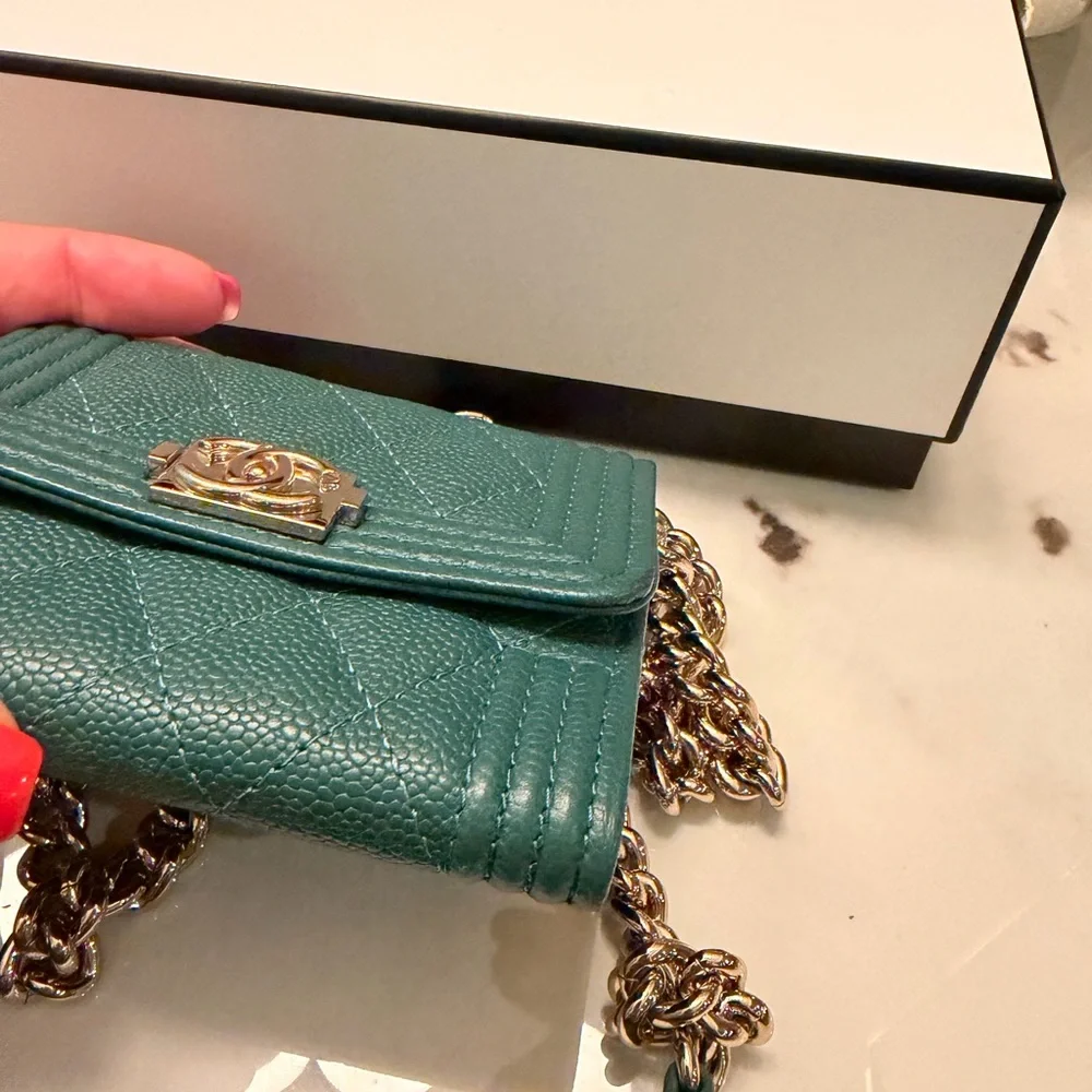 CHANEL Boy Caviar Card Holder Wallet on a chain- Green with gold hardware - Picture 8 of 14